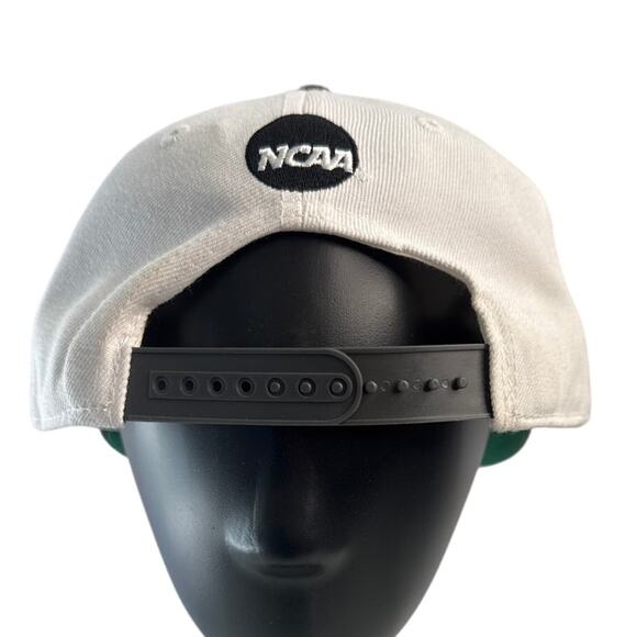 North Carolina 2011 CWS Snap Back Sports Cap Size OS in Cream and Gray - Picture 2 of 8